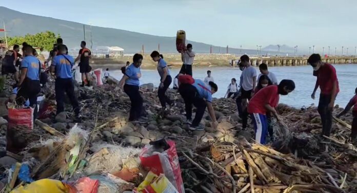 Simultaneous coastal clean-up, ‘Scubasurero’ held in MisOr