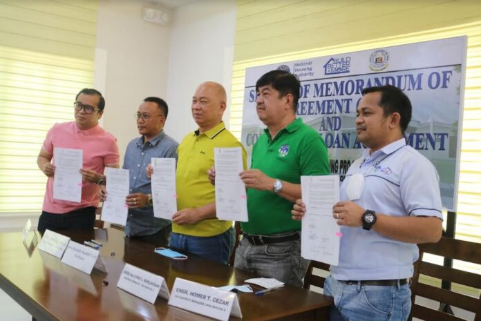 (From left) City Legal Officer Lawyer Kenneth O. Tamala, Acting Department Head CHUDD Lawyer Samuel E. Rollo, City Mayor Hon. Rolando A. Uy, NHA-10 Regional Manager Engr. Alfonso L. Borlagdan and NHA-10 OIC District Manager Homer T. Cezar sign the memorandum of agreement and loan contract agreement, March 9, 2023 at the City Mayor's Office, Cagayan de Oro City. (PIA-10)